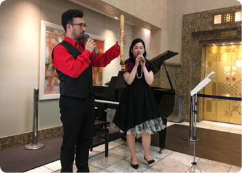 Photo from a research trip: Rafael Hiroshi Fuchigami, a native of Ribeirão Preto, São Paulo, and Naho Matsushima, from Tokyo, explain the history and mechanics of the shakuhachi at a lecture demonstration in Shibuya, Tokyo.